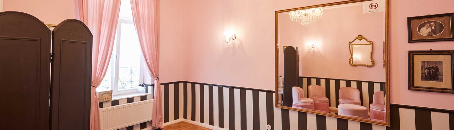 Müller & Weißling - Ankleidezimmer - rosa